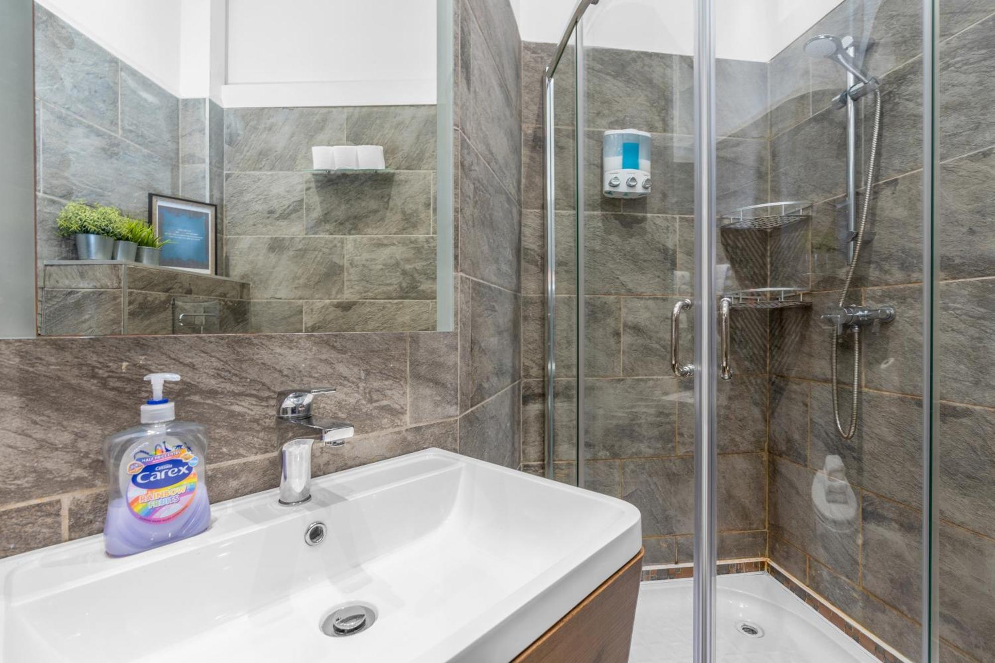 Cosy Modern City Centre Flat Эдинбург Экстерьер фото